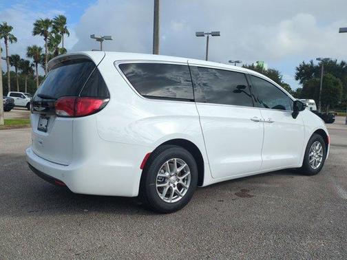 2026 Chrysler Voyager LX