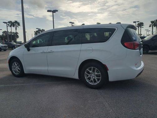 2026 Chrysler Voyager LX