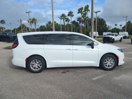 2026 Chrysler Voyager LX