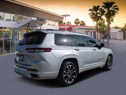 Silver Zynith 2023 Jeep Grand Cherokee L Overland