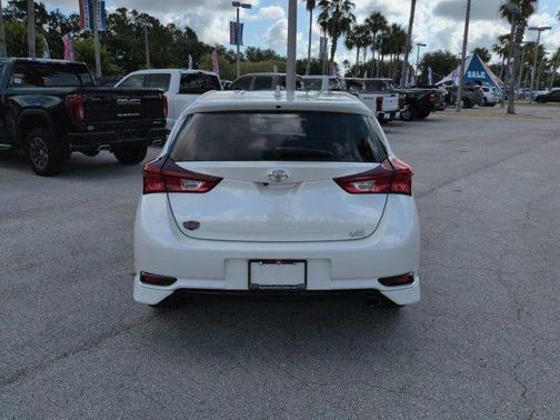 Blizzard Pearl 2018 Toyota Corolla iM Base
