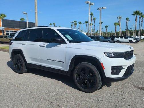 2025 Jeep Grand Cherokee Laredo
