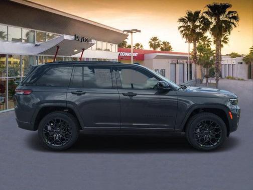 2025 Jeep Grand Cherokee Summit