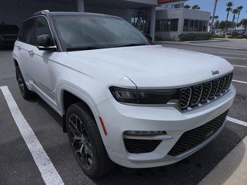 2022 Jeep Grand Cherokee Summit