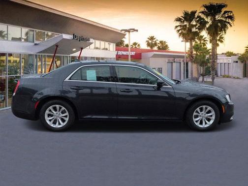 2016 Chrysler 300 Limited