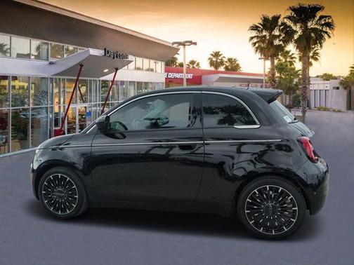 2024 FIAT 500e Music