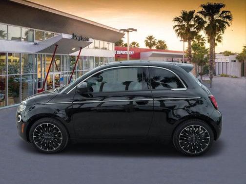 2024 FIAT 500e Music