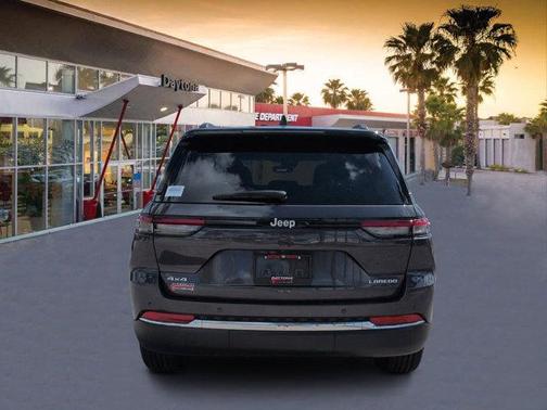 Metallic 2024 Jeep Grand Cherokee Laredo X