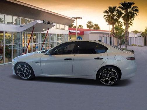 2025 Alfa Romeo Giulia Base