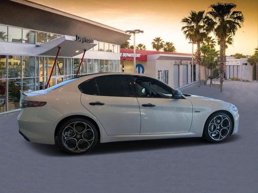2025 Alfa Romeo Giulia Base