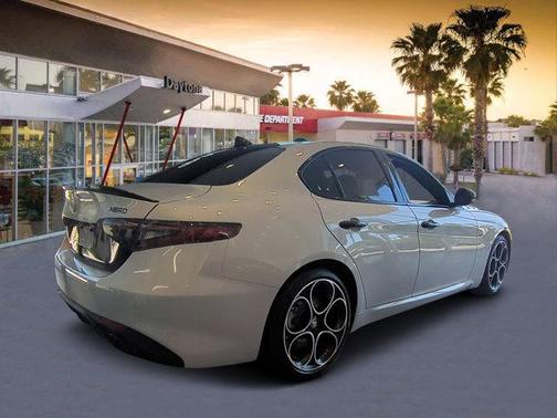2025 Alfa Romeo Giulia Base