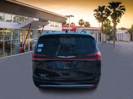 2026 Chrysler Pacifica Pinnacle