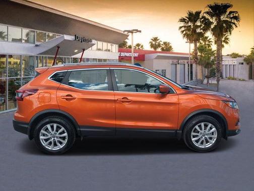 2022 Nissan Rogue Sport SV