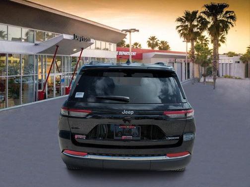 2025 Jeep Grand Cherokee Laredo X