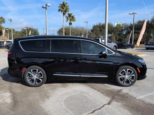 2026 Chrysler Pacifica Pinnacle