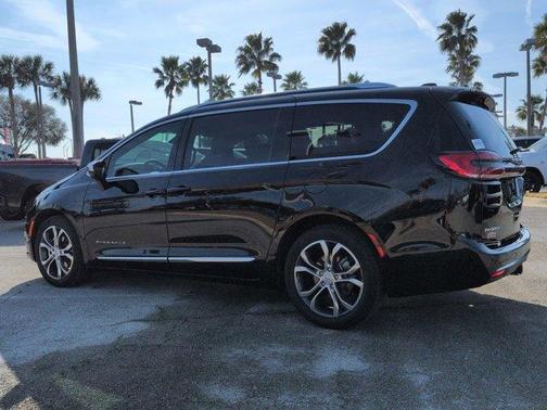 2026 Chrysler Pacifica Pinnacle