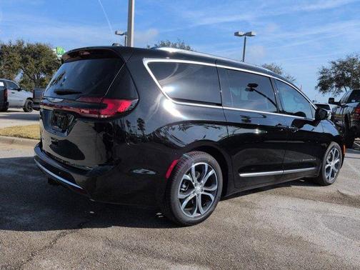 2026 Chrysler Pacifica Pinnacle