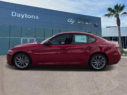 Rosso 2026 Alfa Romeo Giulia Base