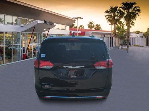 2018 Chrysler Pacifica Touring-L Plus