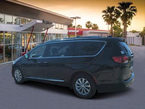2018 Chrysler Pacifica Touring-L Plus