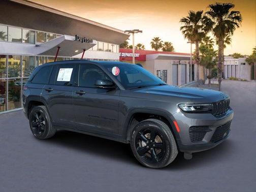 2024 Jeep Grand Cherokee Laredo