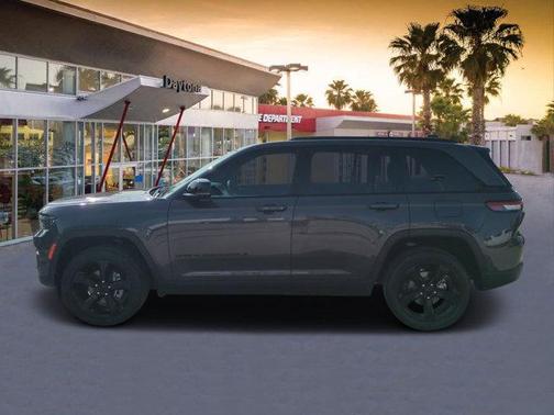 2024 Jeep Grand Cherokee Laredo