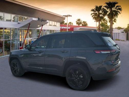 2024 Jeep Grand Cherokee Laredo