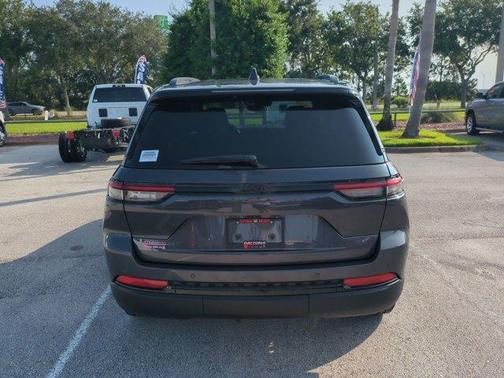2024 Jeep Grand Cherokee Laredo