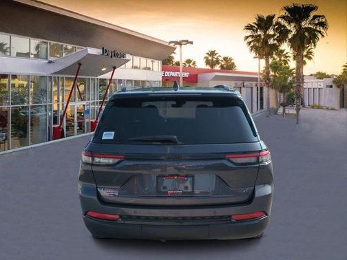 2024 Jeep Grand Cherokee Laredo