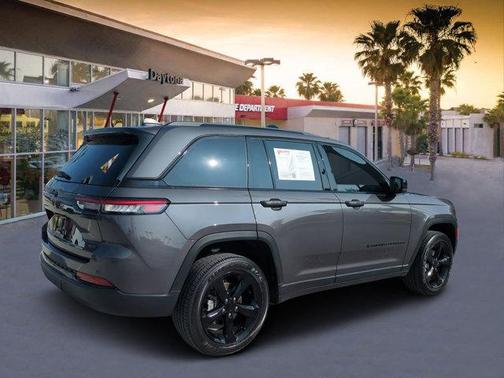 2024 Jeep Grand Cherokee Laredo