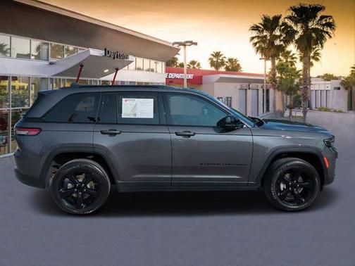 2024 Jeep Grand Cherokee Laredo