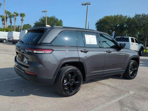 2024 Jeep Grand Cherokee Laredo