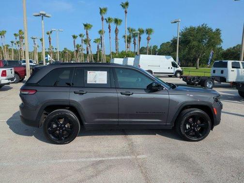 2024 Jeep Grand Cherokee Laredo