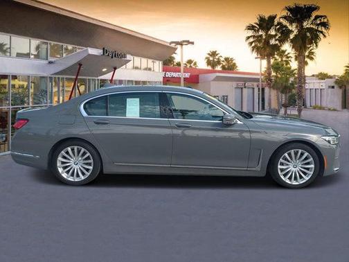 2022 BMW 740 i xDrive