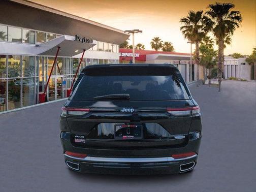 Diamond Black 2025 Jeep Grand Cherokee Summit