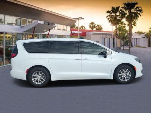 2026 Chrysler Voyager LX