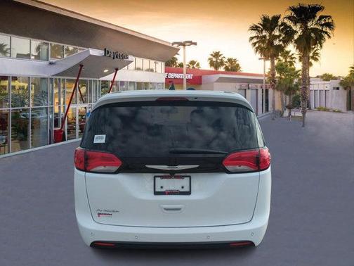 2026 Chrysler Voyager LX