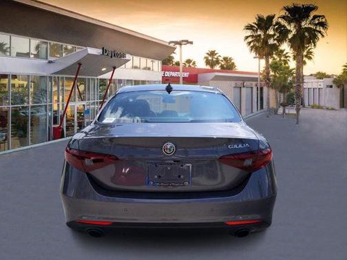 2022 Alfa Romeo Giulia Base