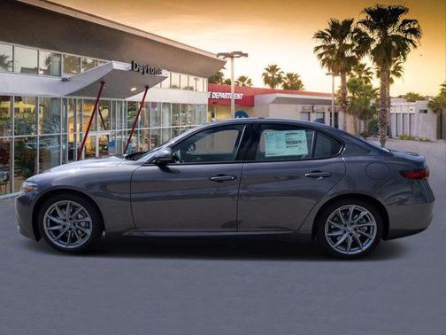 2022 Alfa Romeo Giulia Base