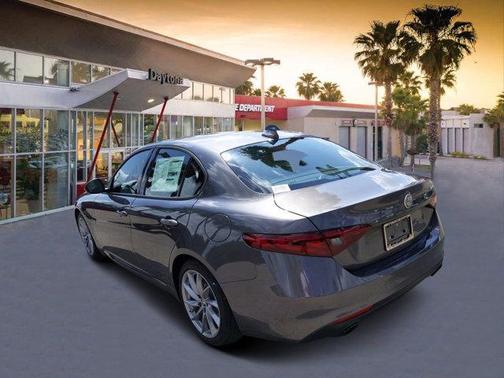 2022 Alfa Romeo Giulia Base