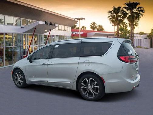 2026 Chrysler Pacifica Pinnacle