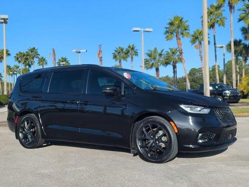 2021 Chrysler Pacifica Touring-L