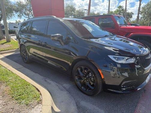 2021 Chrysler Pacifica Touring-L