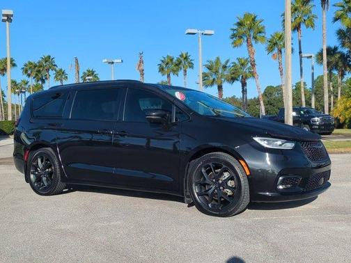 2021 Chrysler Pacifica Touring-L