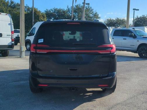 2021 Chrysler Pacifica Touring-L