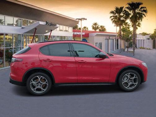 2025 Alfa Romeo Stelvio Base