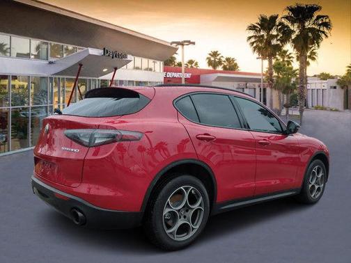 2025 Alfa Romeo Stelvio Base