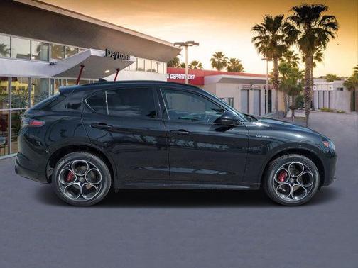 2025 Alfa Romeo Stelvio Base