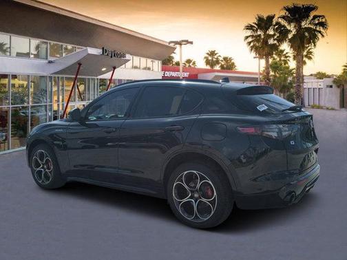 2025 Alfa Romeo Stelvio Base