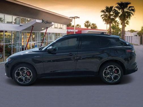 2025 Alfa Romeo Stelvio Base